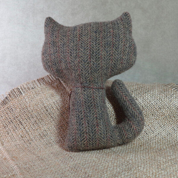 handmade by patrice wool cat back