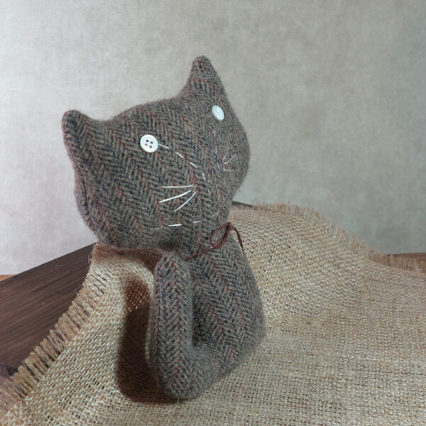 handmade by patrice wool cat side